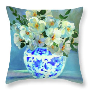 White Roses In Chinoiserie - Throw Pillow
